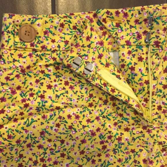 Flower shorts - Picture 3 of 3